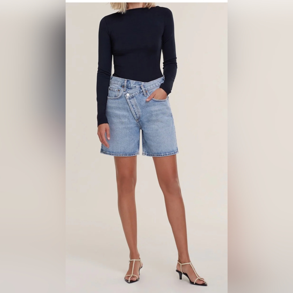 ✨️HOST PICK✨️ Agolde Criss Cross Denim Shorts in Momentum